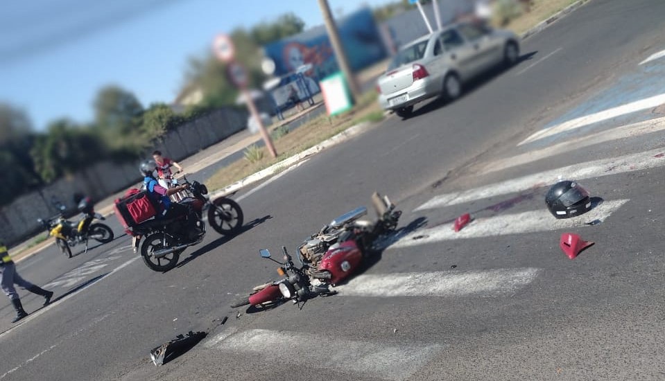 Foto 3 de 9 — ​Acidente grave deixa motociclista ferido na Avenida Maurício Galli